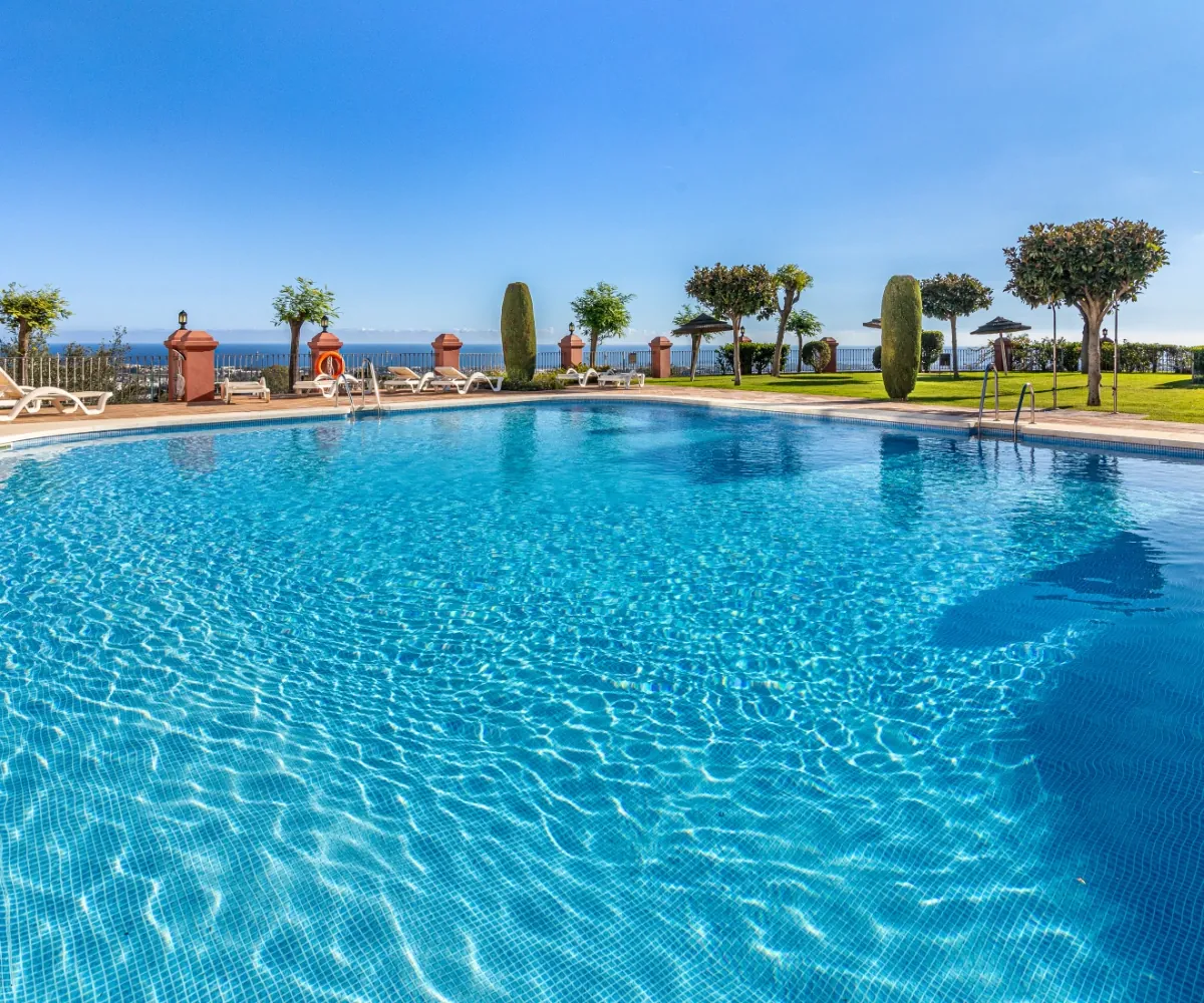 Torre Halcones: Peace, pool & panoramic golf views